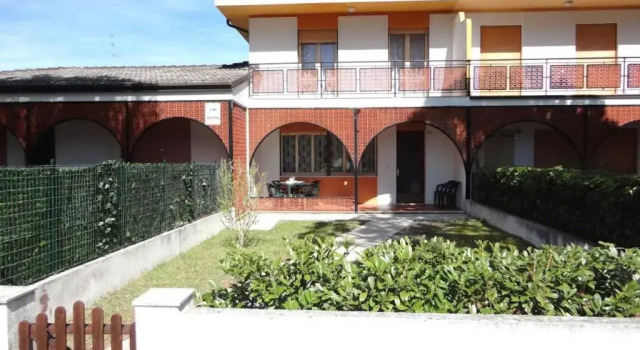Beautiful House With Garden Near the Beach by Beahost Rentals, Забронировать Дом для отпуска Каорле Линьяно-Ривьера