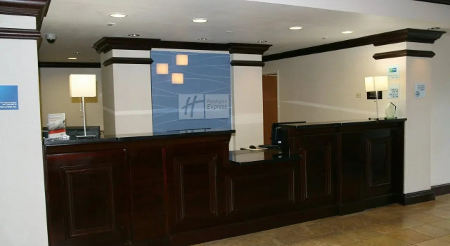 Holiday Inn Express Hotel & Suites Brooksville West by IHG, Prenota Hotel Spring Hill Florida