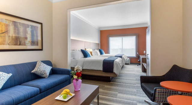 Четырёхместный люкс Holiday Inn Express Houston-Alvin by IHG