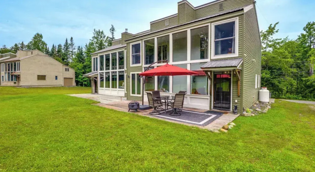 West Dover Townhome: Hot Tub, 2 Mi to Mount Snow!