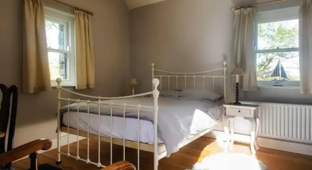 Leap Year Cottage by Lake Beaghcauneen in Clifden, Prenota Casa vacanze Hotel a Connacht con parcheggio, Parcheggio