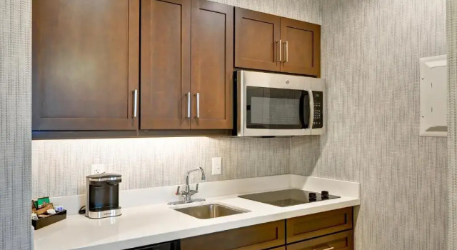 Люкс с видом на реку Homewood Suites By Hilton Schenectady