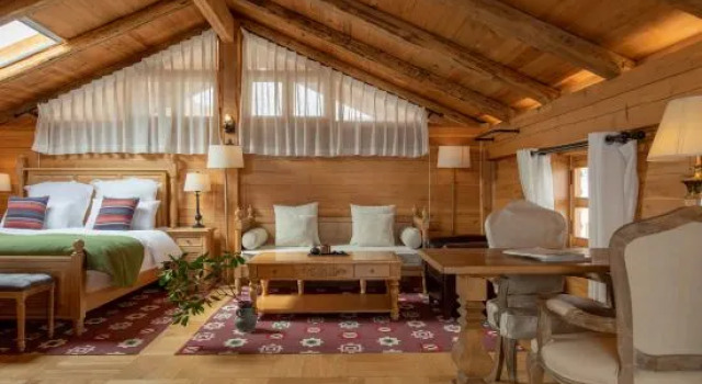 Люкс Tibetan-style Courtyard Hotel