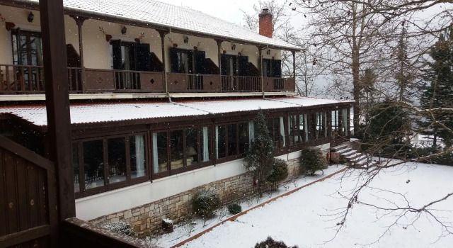 Country Club Hotel & Suites, Book Hotel Karpenisi 