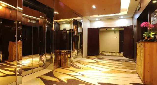 De Sheng Dao Fu Xinhua Hotel, Rezerwuj Hotel Changsha Hunan, w pobliżu Wuyi Square