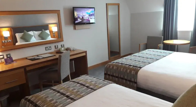 Трёхместный номер Classic c 1 комнатой Westgrove Hotel