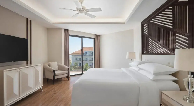 Номер Deluxe Renaissance Danang Hoi An Resort & Spa