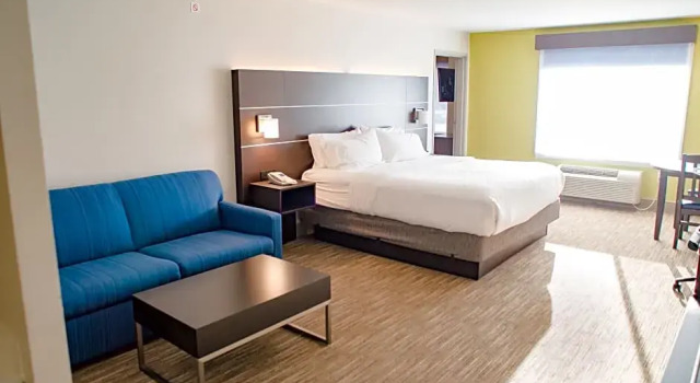 Четырёхместный люкс Holiday Inn Express Winona by IHG