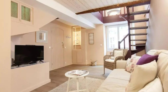 2 bedrooms 2 bathrooms apartment in Old Antibes
