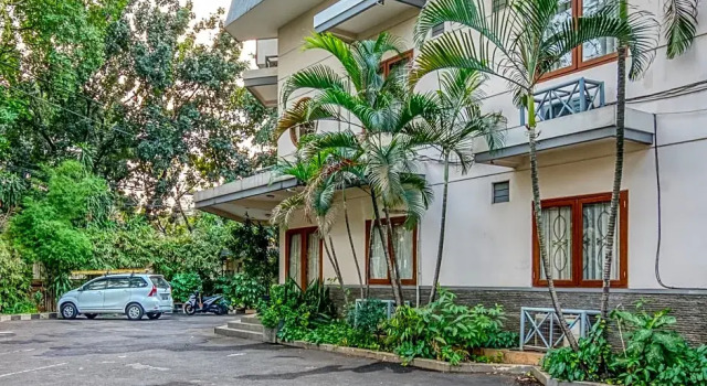 RedDoorz Plus near Dharmawangsa Square, Prenota Affittacamere Kebayoran Baru 