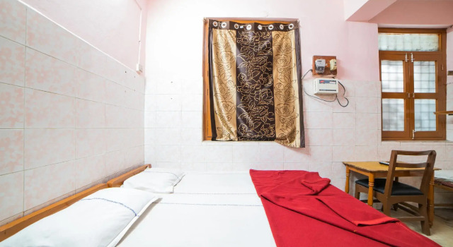 Sree Radha Lodge by OYO Rooms, Rezerwuj Hotel Secunderabad 