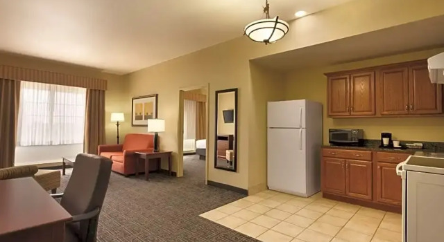 Четырёхместный люкс Country Inn & Suites by Radisson, Goodlettsville, TN