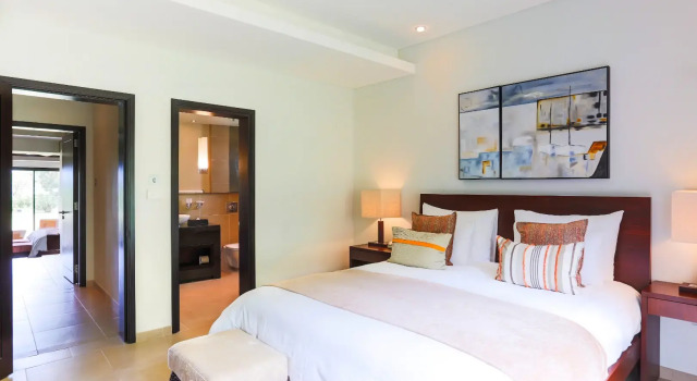 Люкс Prestige с 3 комнатами с видом на поле для гольфа The Bay Club at Anahita