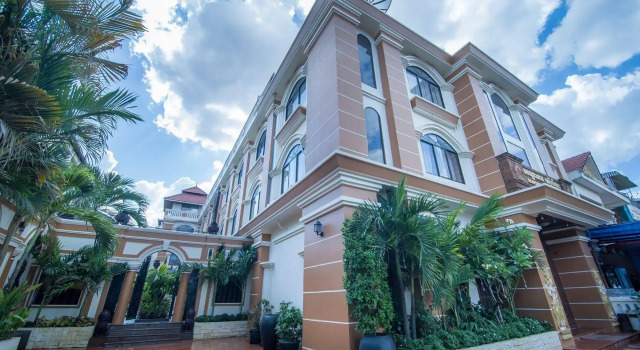 Reaksmey Chanreas Hotel, Забронировать Отель Отели Сиемреап по системе «всё включено», рядом с Psa Krom Market, Всё включено