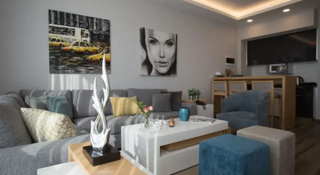 The Stay Furnished Apartments, Buchen Sie Ferienwohnung Hotels in Dbayeh mit Parkplatz, Parkplätze