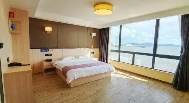Люкс с 2 комнатами с видом на море Taishan Iron Boat Seaview Hotel