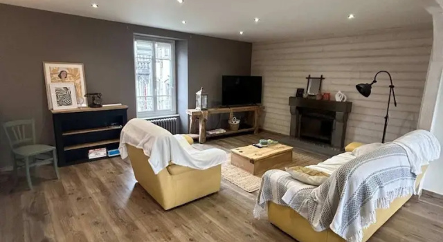 Апартаменты Large Duplex in the Heart of Murat