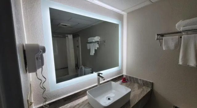 Номер Standard SureStay Plus Hotel by Best Western McGuire AFB Jackson