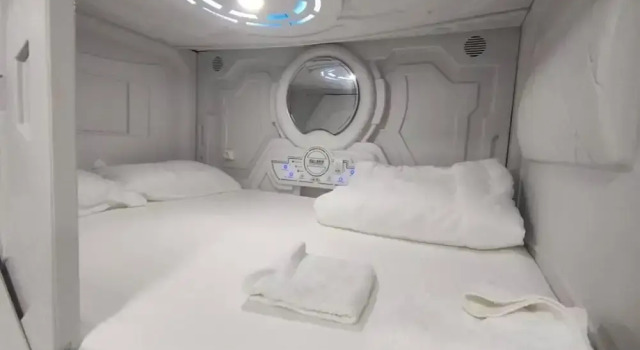 just hostel capsules, Book Hostel Alicante Pamplona