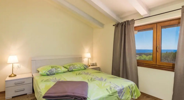 Beautiful Home in Palit With Wifi and 3 Bedrooms, Varaa Hotelli Hotellit Kvarner Islands uima-altaalla, Uima-allas