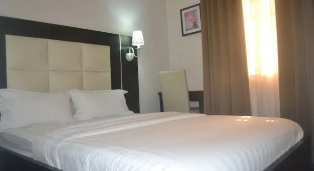 Люкс Business Mac Dove Lounge & Suites ltd