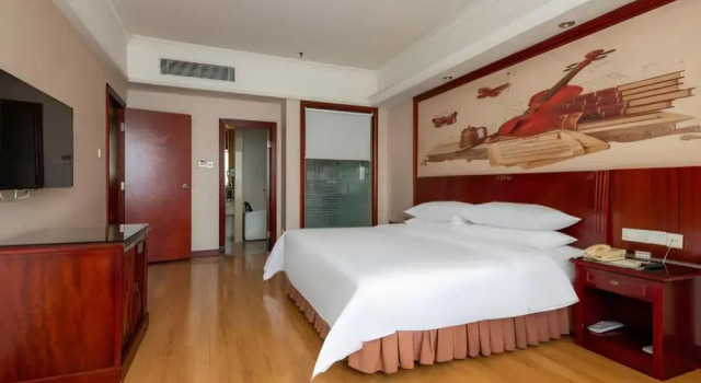 Vienna Hotel Shenzhen Longhua Qinghu Road Branch, Забронировать Отель Отели Шэньчжэнь 3 звезды, 3*
