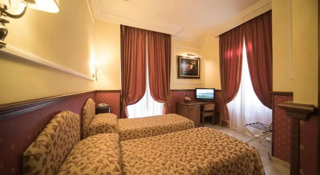 Трёхместный номер Classic с балконом Hotel Donatello