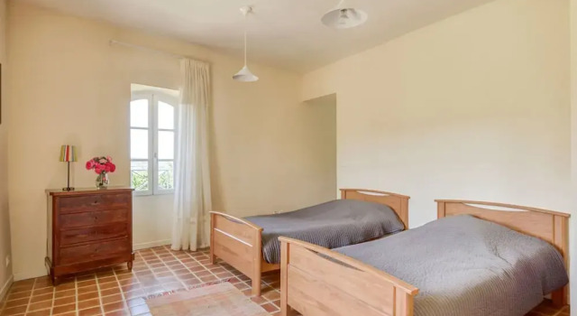Quaint Holiday Home in Rustrel With Swimming Pool, Book Hotel Hoteller i Rustrel med parkering, Parkering
