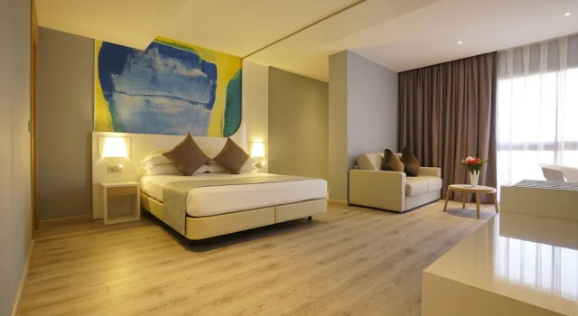 Номер Executive с балконом и с видом на город AZ Hotel Vague d’Or