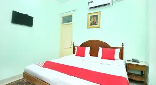 OYO 16099 Hotel Four Season