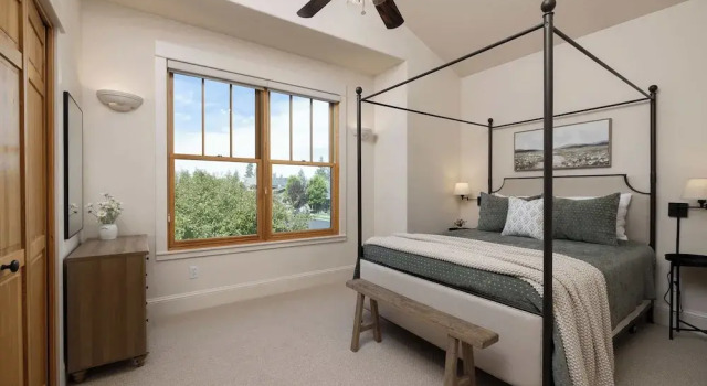 Cascade Cottage Stay for 6, Rezerwuj Dom wakacyjny Hotele w Sisters z parkingiem, Parking