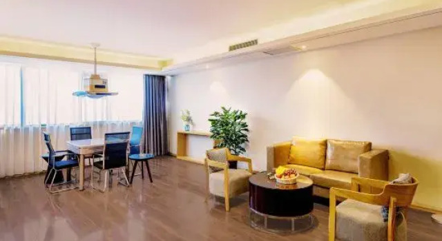Люкс Luxury S International Hotel