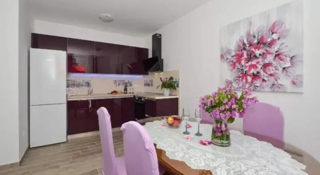 A2 - Tg, Buchen Sie Ferienwohnung Hotels in Gespanschaft Split-Dalmatien mit Pool, Schwimmbad