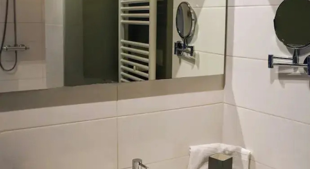 Номер Deluxe Au Coeur de Bordeaux B&B