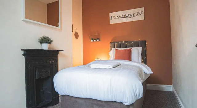 City Centre Stay Sleeps 5 - Contractors - Tourists, Забронировать Отель Отели Англии 3 звезды, 3*