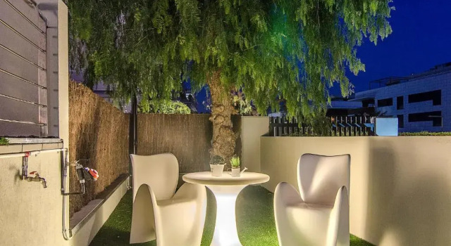 Апартаменты Sitges Spaces Garden Paradise 3 bedroom, 3 bathroom, huge PRIVATE garden-terrace, pool- sleeps up to 8