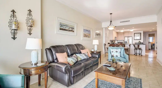 Beachfront Condo w/ Pool Access in Biloxi!, Забронировать Апартаменты/квартира Отели Миссисипи - побережья с парковкой, Парковка