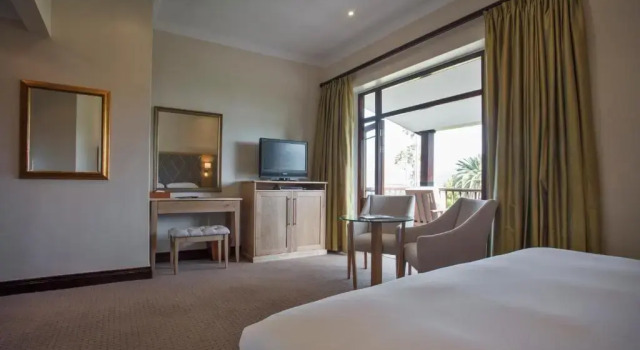 Номер Executive ASARA Wine Estate & Hotel