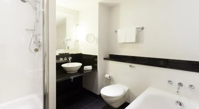 Люкс с балконом Crowne Plaza Marlow by IHG