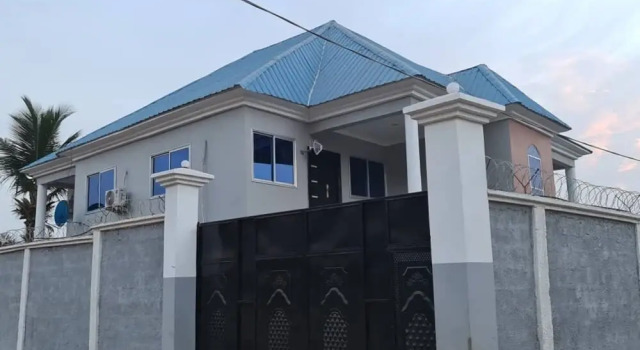 6-bed House in Freetown 5 min Drive From the Beach, Забронировать Отель Отели Западной провинции 3 звезды, 3*