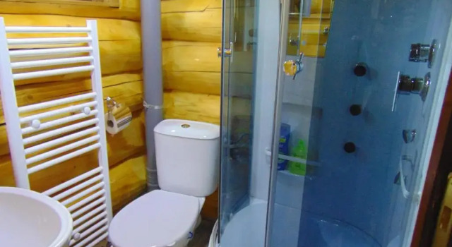 Коттедж с 6 комнатами Casutele Din Moisei