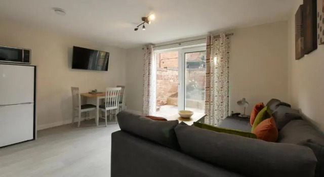 Crewe Short Lets 8 Victoria Court, Crewe