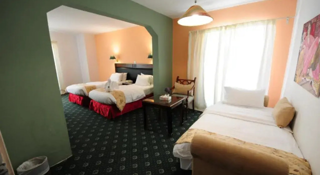 Habitación triple Estándar Edom Hotel