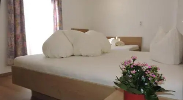 Apart Antonius, Đặt Khách sạn Pfunds Tirol