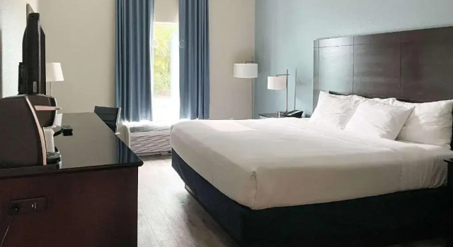 Люкс Comfort Inn & Suites Melbourne-Viera