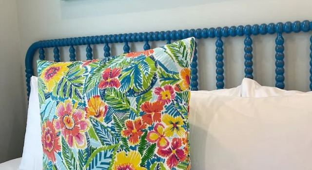 Коттедж с видом на бассейн Key West Cottages