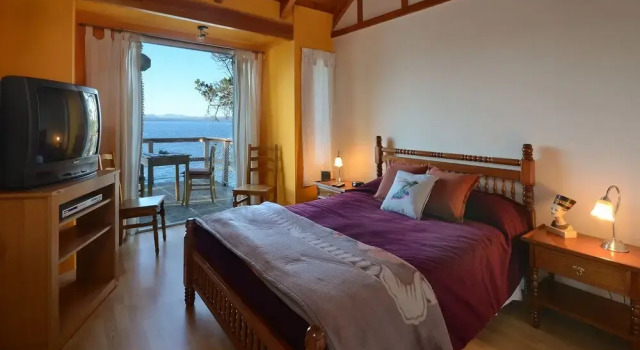 Great 3 Bedroom Home on the Lake Shore H50, Забронировать Отель Отели Сан-Карлос-де-Барилоче 3 звезды, рядом с Горнолыжный подъемник Серро-Отто, 3*