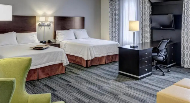 Четырёхместный студия-люкс Hampton Inn & Suites Phoenix North/Happy Valley