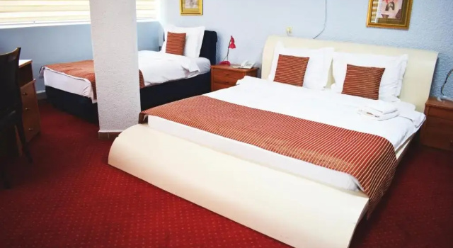 Трёхместный номер Deluxe Hotel Aristocrat & Fish Restaurant