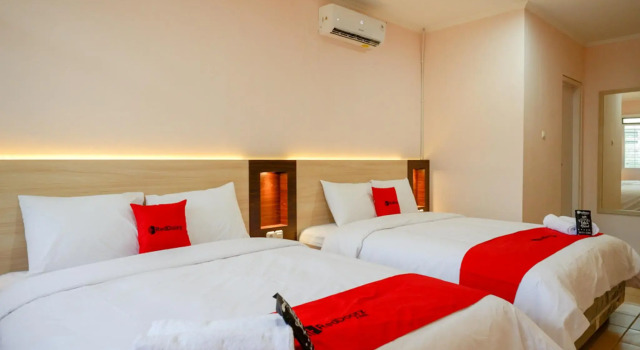 RedDoorz near Gejayan 3, Rezerwuj Hotel Hotele w Depok z parkingiem, Parking